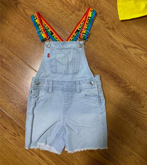 正品Levis儿童背带牛仔裤100码,穿的...