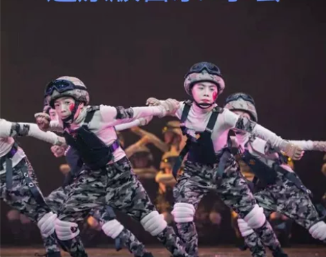铁甲演出服兵娃娃表演服-少帽子和眼镜，需要...
