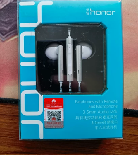 荣耀耳机 全新未拆封，有兴趣联系