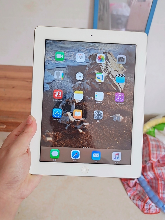 女生自用闲置一台平板ipad苹果平板电脑 ...