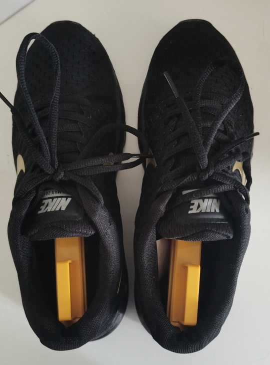 Nike/耐克 全掌气垫跑鞋  467买的...