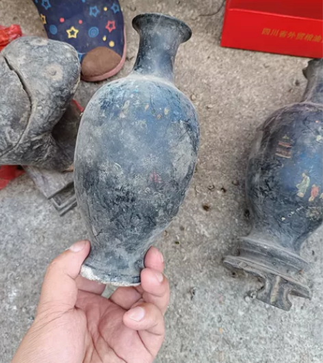 西汉天蓝色木质花瓶鎏金工艺,人物栩栩如生。...
