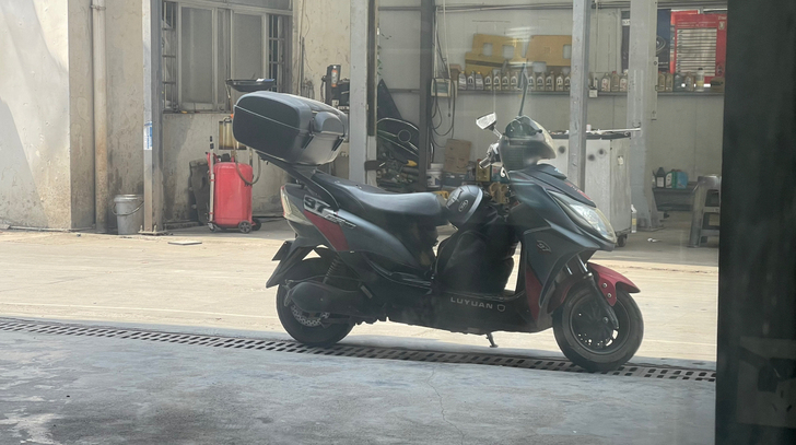 绿源电动车车架2800元，改了70a的三元...