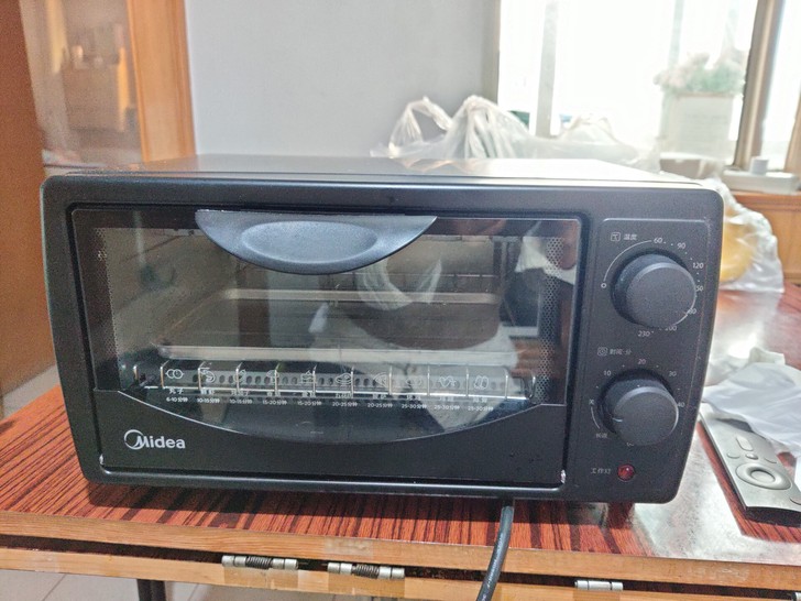 美的电烤箱 家用 小型  用了三次左右就一...
