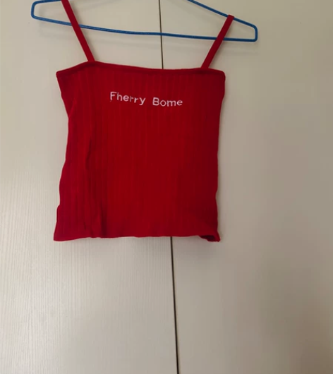 背心10块，包包一个5 感兴趣的话点“我想...