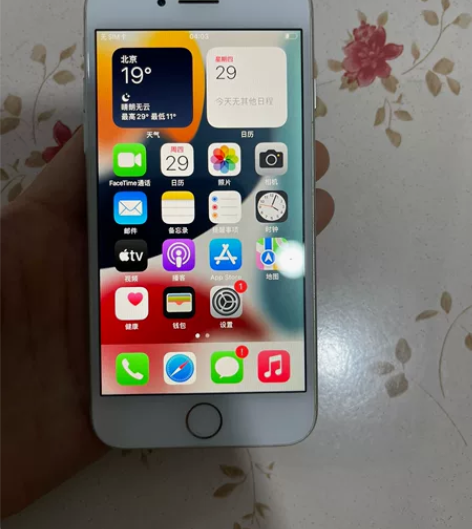 苹果小8 内存：64G 轻微磕碰，正常磨损...
