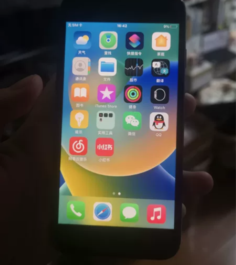 苹果8国行三网通，64g，换过电池换的品胜...