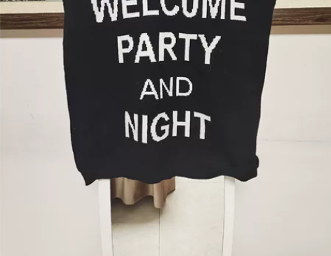 全新黑色背心，里面配衬衣特别好看，能穿到1...