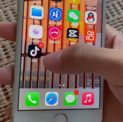 想出一台苹果8，64G之前是在网上买的Wi...