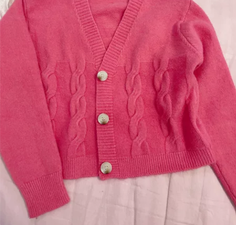 朝花夕拾V领粉色针织衫，实物颜色很美，仅试...