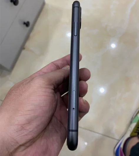 2020年8月购入苹果11黑色，128g，...