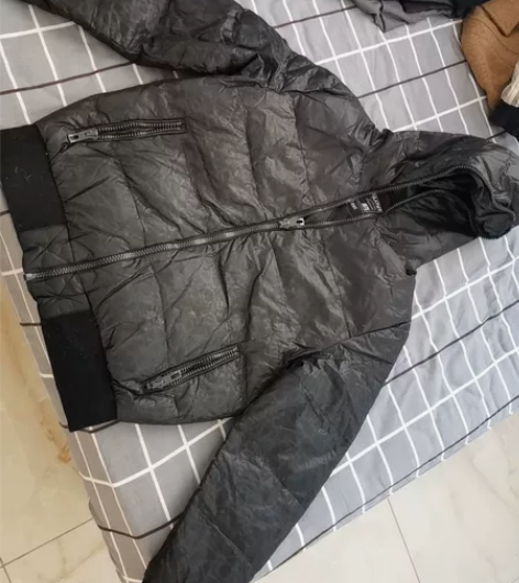 杰克琼斯男羽绒服，灰鸭绒厚度适中的，几年前...