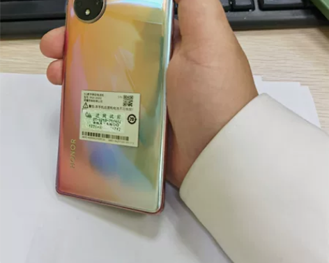 出一台荣耀50Pro手机 8+256的 去...