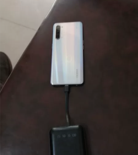 oppo手机！充电，就是不开机，会修的带走...