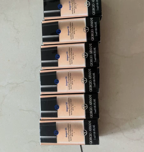 阿玛尼蓝标粉底夜5毫升 感兴趣的话点“我想...