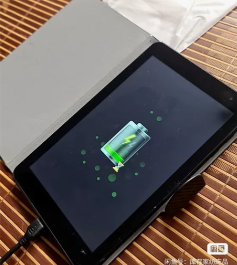 老平板  能开机联网  几乎全新  摸过的...