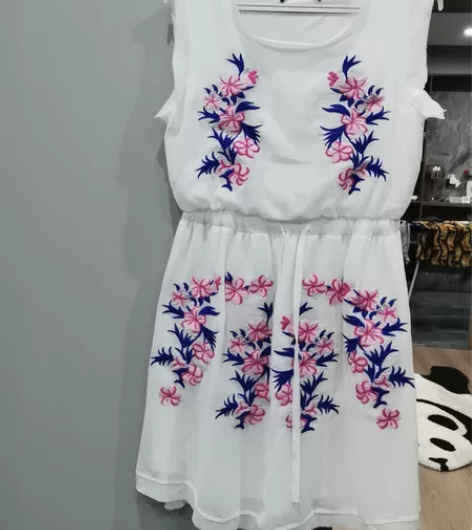 外贸白色绣花连衣裙 腰部带抽绳 穿着非常仙...