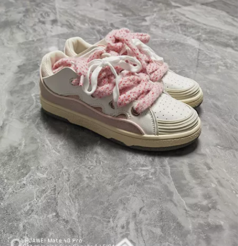 女士运动休闲鞋 特色大鞋带  38码  穿...