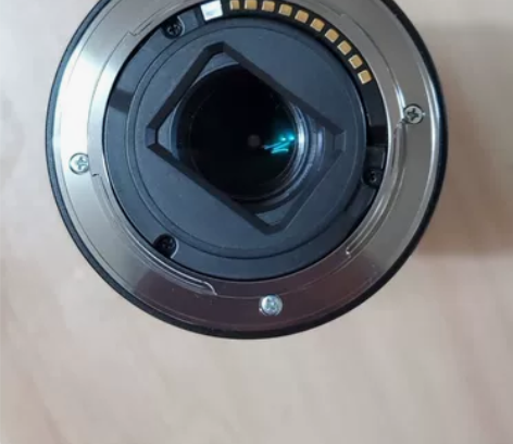 镜头功能正常，无拆修，有轻微使用痕迹，瑕疵...