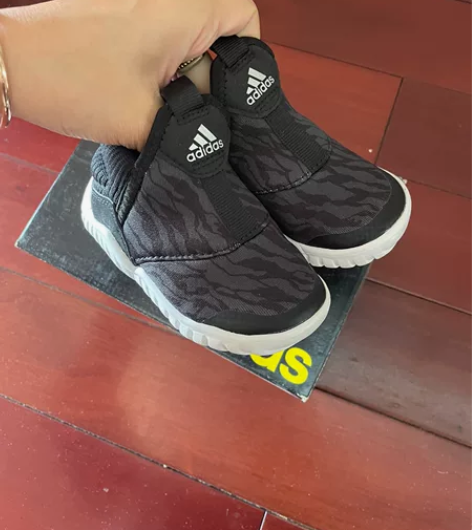 阿迪婴儿运动鞋 黑色 11.5cm 全新