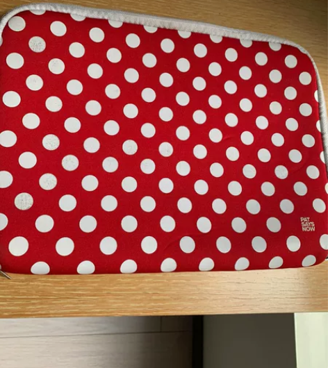 原版正品Ipad 保护包 包邮 感兴趣的话...