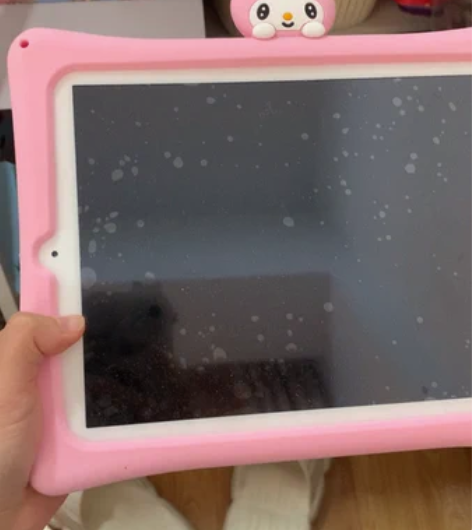 苹果平板是多少忘记了，屏幕是自己贴的膜没贴...