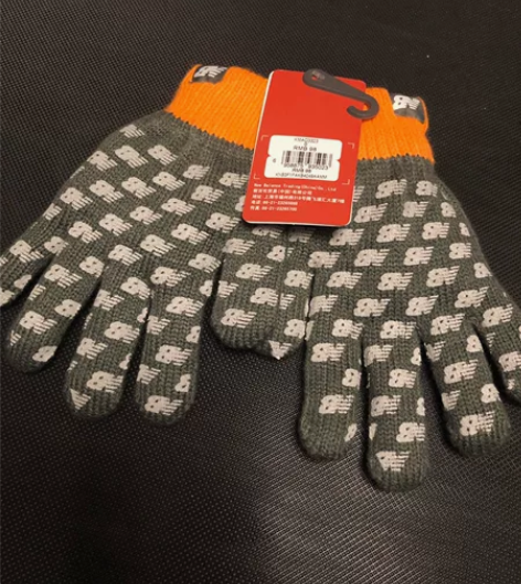 全新NB新百伦儿童针织加绒手套 感兴趣的话...