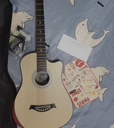 闲置吉他，，毕业了带不走低价出 感兴趣的话...