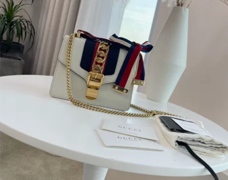 Gucci白色sylvie塞尔维亚丝带小号...