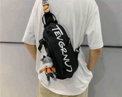 爱美潮牌斜挎包男士ins运动腰包休闲时尚单...