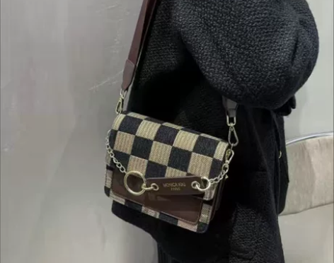 高级感小包包女2022新款时尚女士斜挎包百...