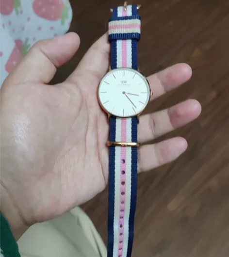 dw经典款手表，带了很久了，换过电池，发票...