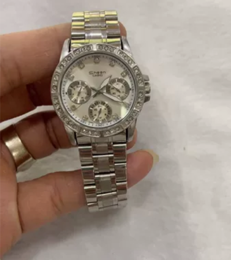 卡西欧，全原刚表带 镶钻整齐未掉，完美 所...