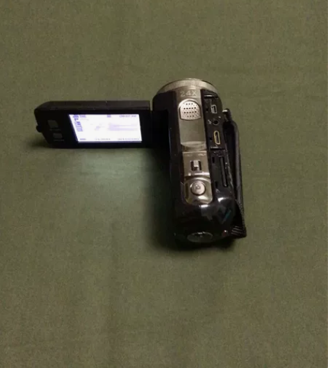 爱国者摄像机，1200毫安大电池，32GB...