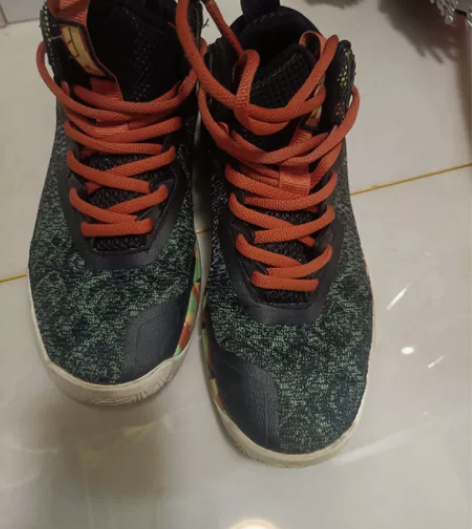 乔丹41号.二手鞋不退换 感兴趣的话点“我...