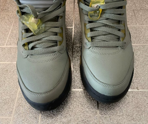 乔丹篮球鞋，轻微穿着痕迹。保真，售出不退换...