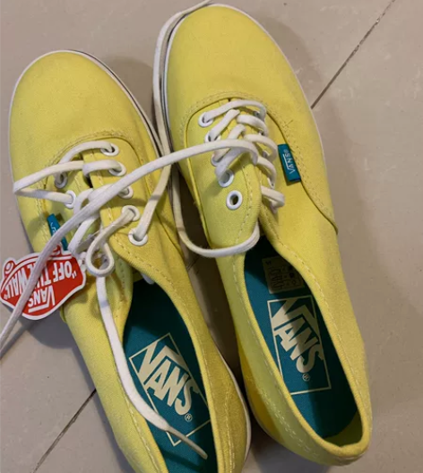 全新黄绿色系带vans帆布鞋全新吊牌在，基...