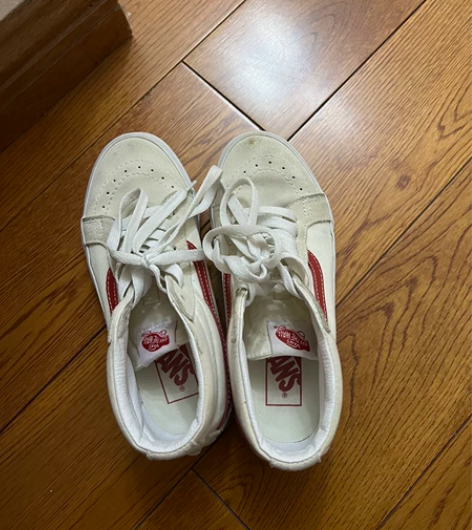 vans帆布鞋 高帮 购于实体店 鞋盒要找...