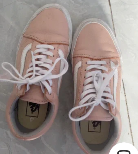 李嘉慧家买的vans 当时400多  颜色...
