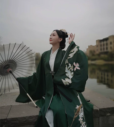 汉锦纪明制 乘黄披风M码,墨绿色(买的样衣...