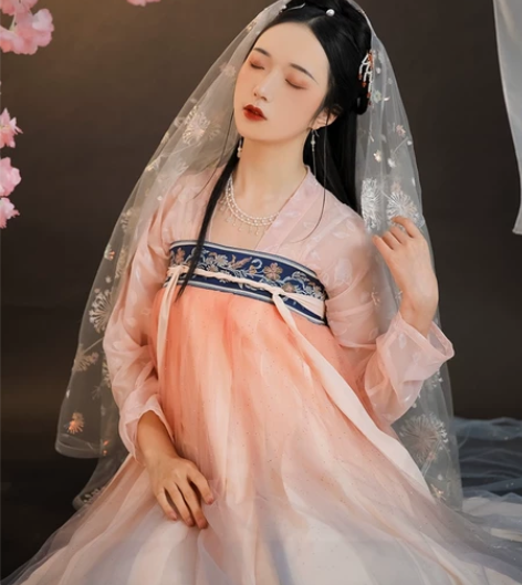 汉服 明制 齐胸 都只试穿过。  基本上都...
