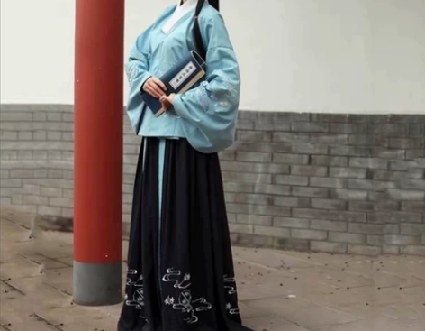 九曲阑珊明制袄裙全套 上S下M 全新，有吊...