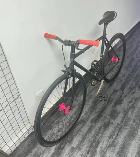 死飞自行车。固定齿轮。固齿自行车。前几年5...