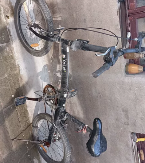 折叠自行车质量不错。骑行滑快。非捷安特，美...