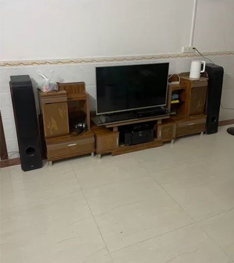 惠威落地音箱，自己家庭使用。听歌看电影，听...