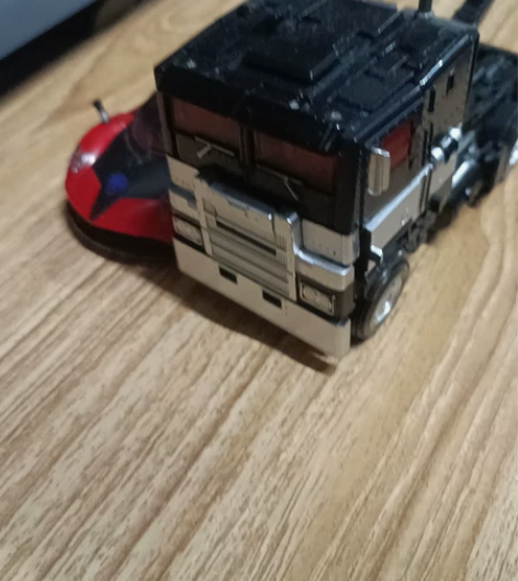 变形金刚模型，便宜卖了，给买家拿来解馋的，...