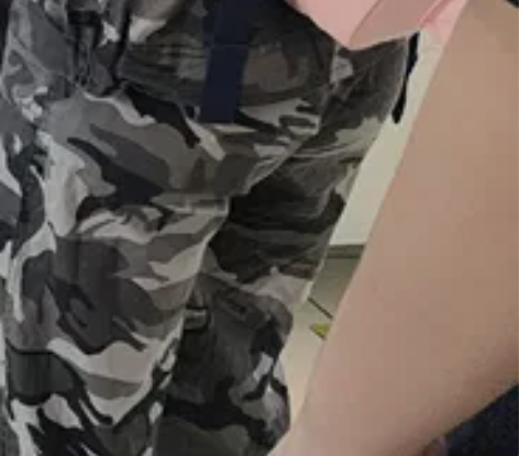 出迷彩服一套 自取  女款l码 感兴趣的话...