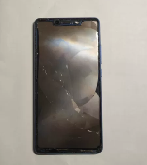 MIUI/小米 小米手机8 SE 屏幕摔裂...