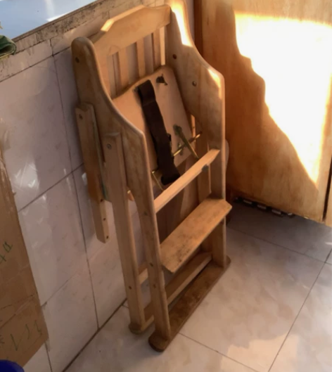 餐椅，少个螺丝，谁用拿走，范西路青园街交叉...