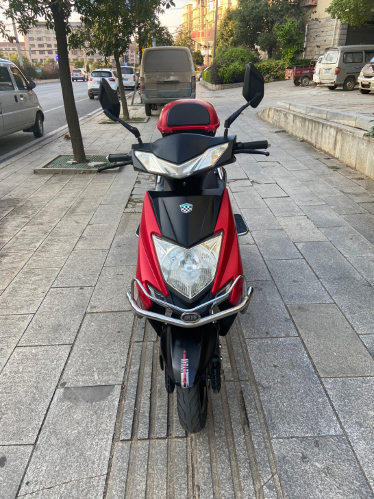 绿源电动车，时尚漂亮讯鹰款，72ｖ32A的...
